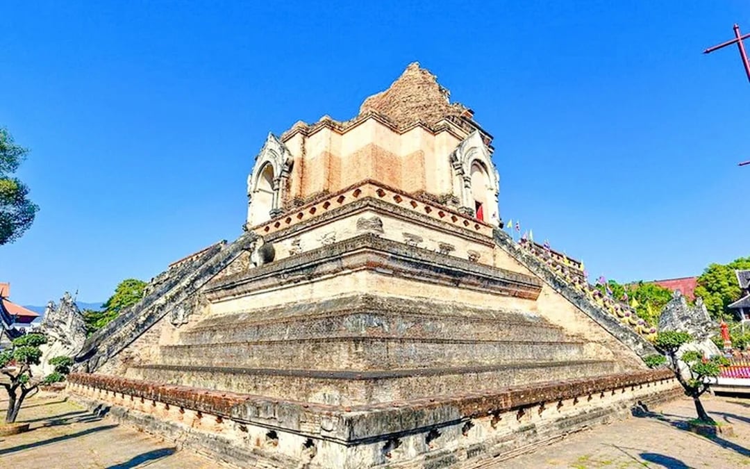 Chiang Mai Old City Temples Walking Tour Image 3