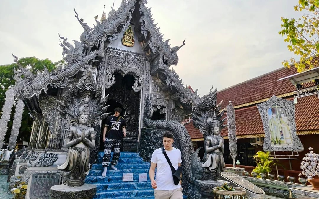 Chiang Mai Small-Group Cultural Tour: Karen Long Neck Village, Silver Temple, Wat Phra Singh & Wat Chedi Luang Image 2