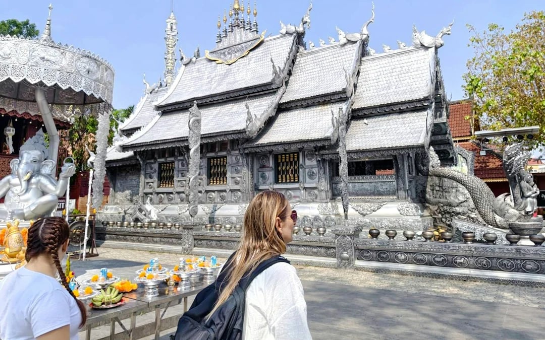 Chiang Mai Small-Group Cultural Tour: Karen Long Neck Village, Silver Temple, Wat Phra Singh & Wat Chedi Luang Image 9
