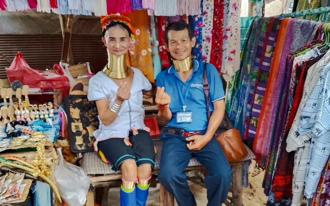 Chiang Mai Small-Group Cultural Tour: Karen Long Neck Village, Silver Temple, Wat Phra Singh & Wat Chedi Luang Image 10