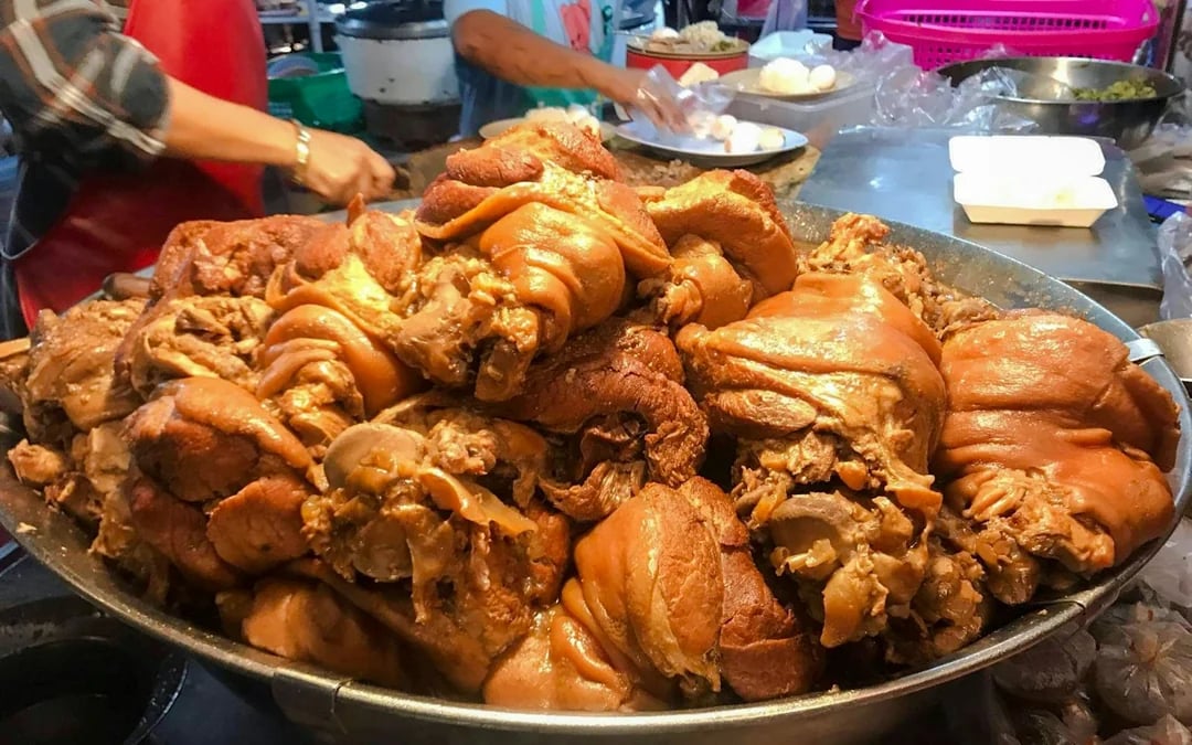 Chiang Mai Small-Group Night Market Street Food Walking Tour with Tastings Image 7
