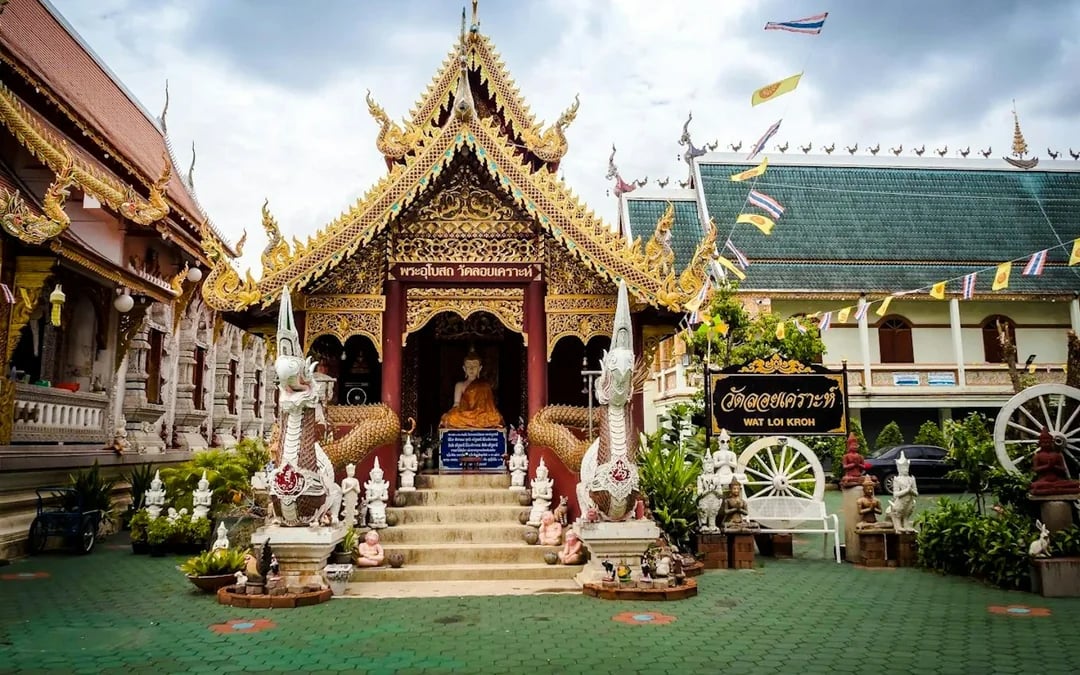 Chiang Mai Small-Group Temple Walking Tour Image 3