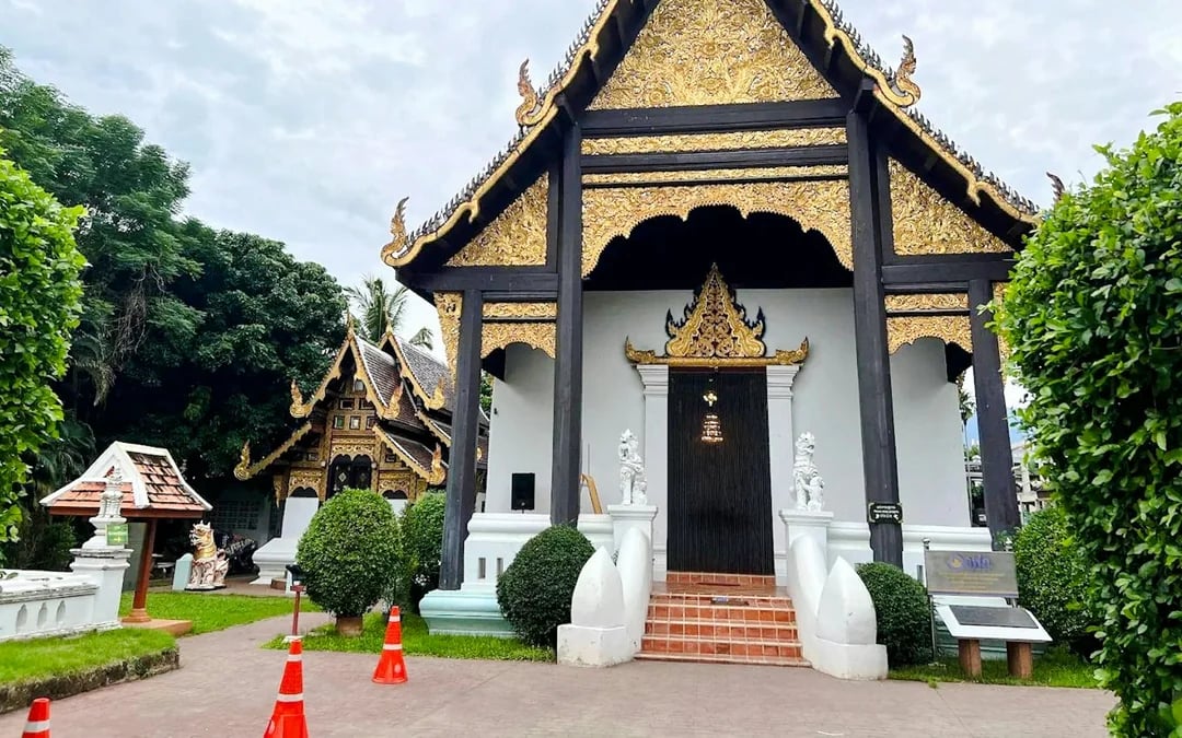 Chiang Mai Small-Group Temple Walking Tour Image 9