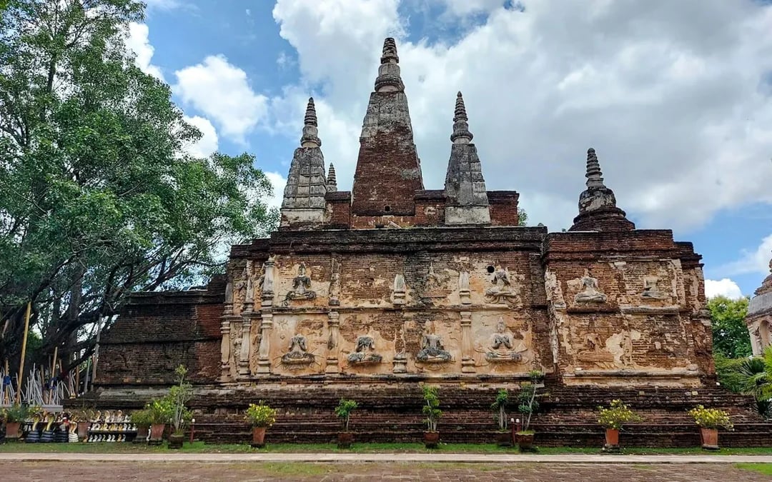 Chiang Mai Temples Small-Group Guided Tour with Wat Umong Entry Image 6