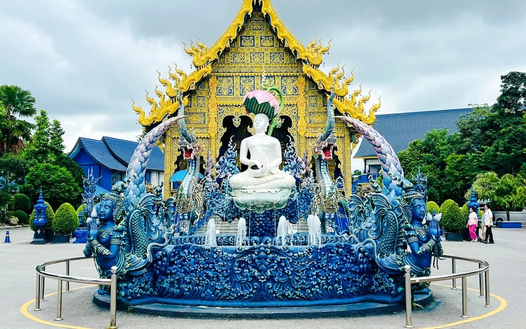Chiang Rai Guided Tour: White Temple, Blue Temple & Black House Museum with Lunch & All Admissions Included Image 2