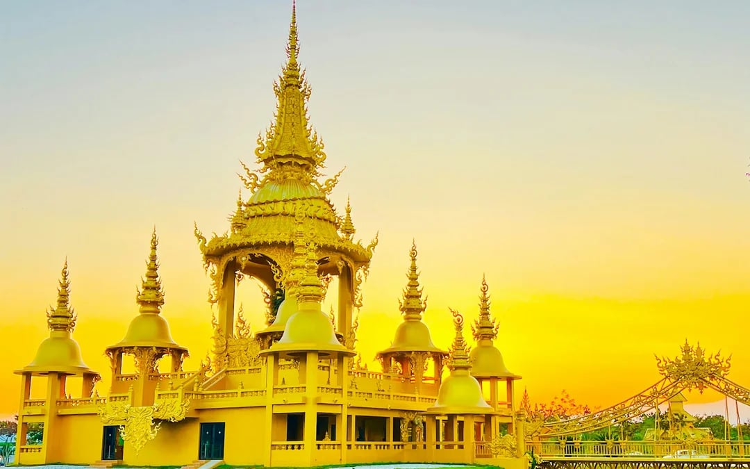 Chiang Rai Guided Tour: White Temple, Blue Temple & Black House Museum with Lunch & All Admissions Included Image 8