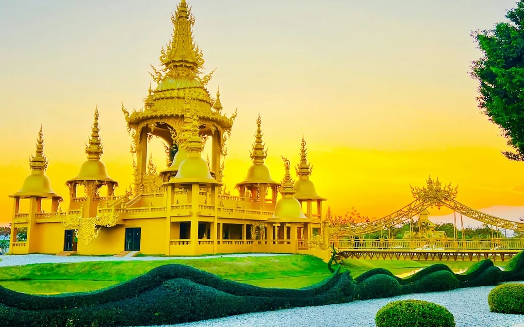 Chiang Rai: White Temple, Blue Temple, Black House & Golden Triangle Guided Tour with Hotel Transfers Image 3