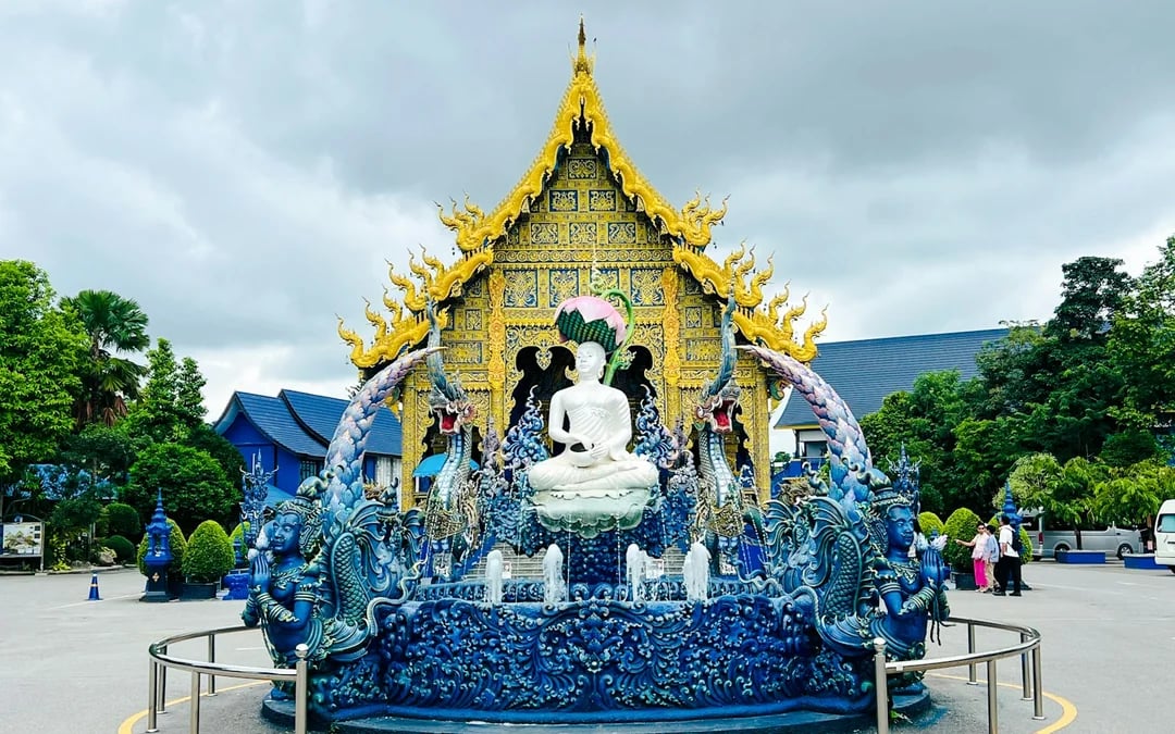 Chiang Rai: White Temple, Blue Temple, Black House & Golden Triangle Guided Tour with Hotel Transfers Image 5