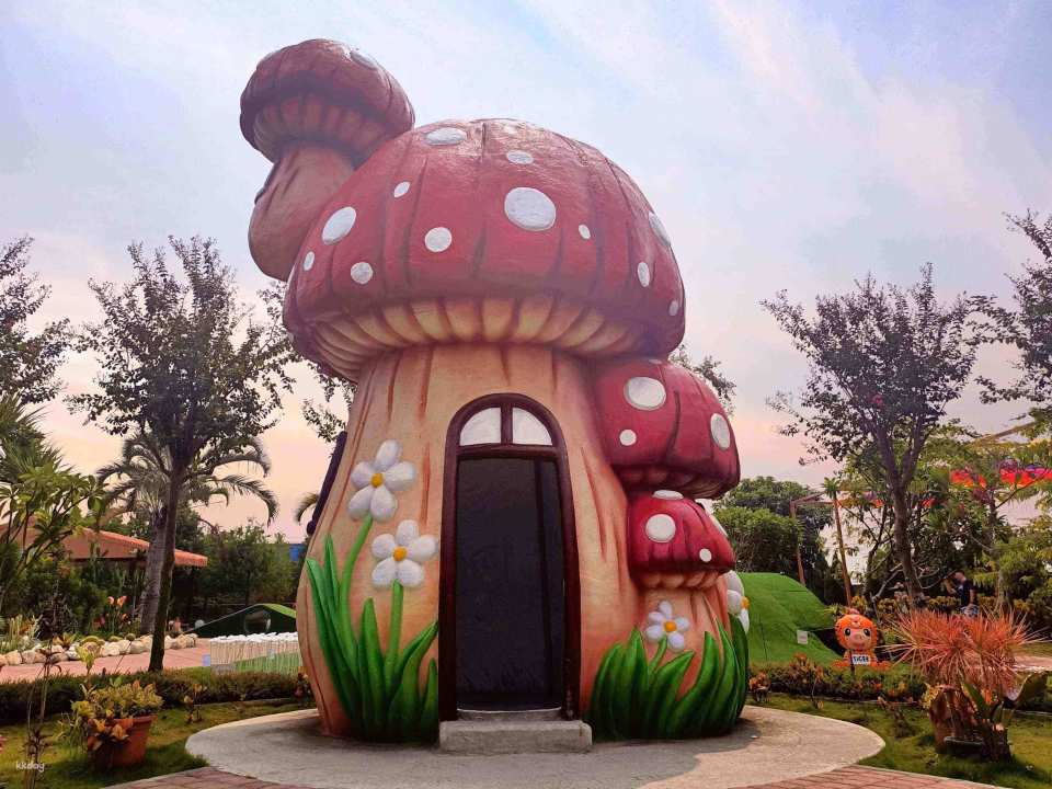 Chiayi | Three Little Pigs Tourist Farm Tickets