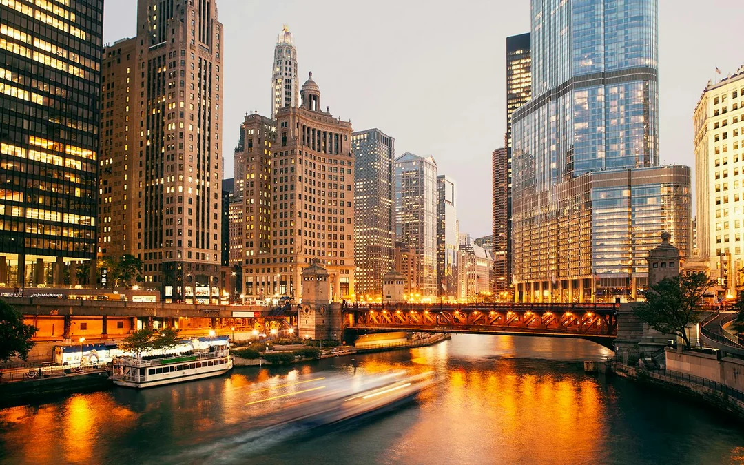 Chicago Architecture Evening Cruise by Shoreline Image 3