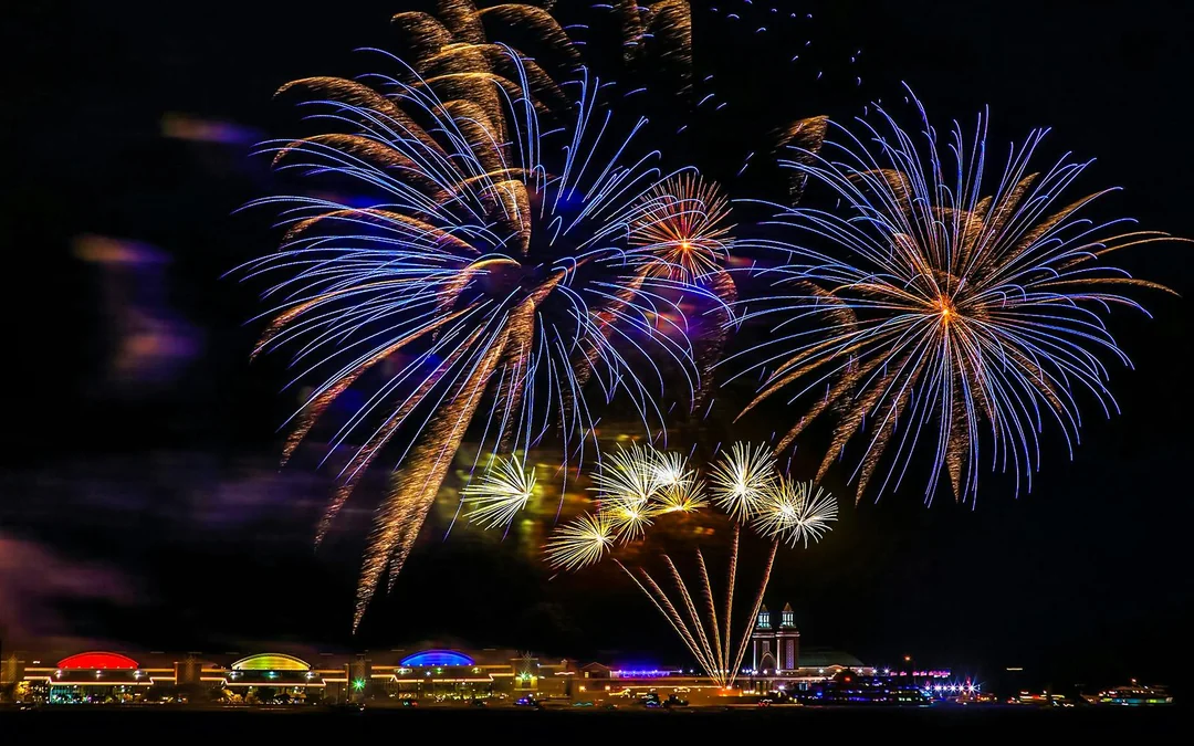 Chicago Architecture Fireworks Cruises Image 4