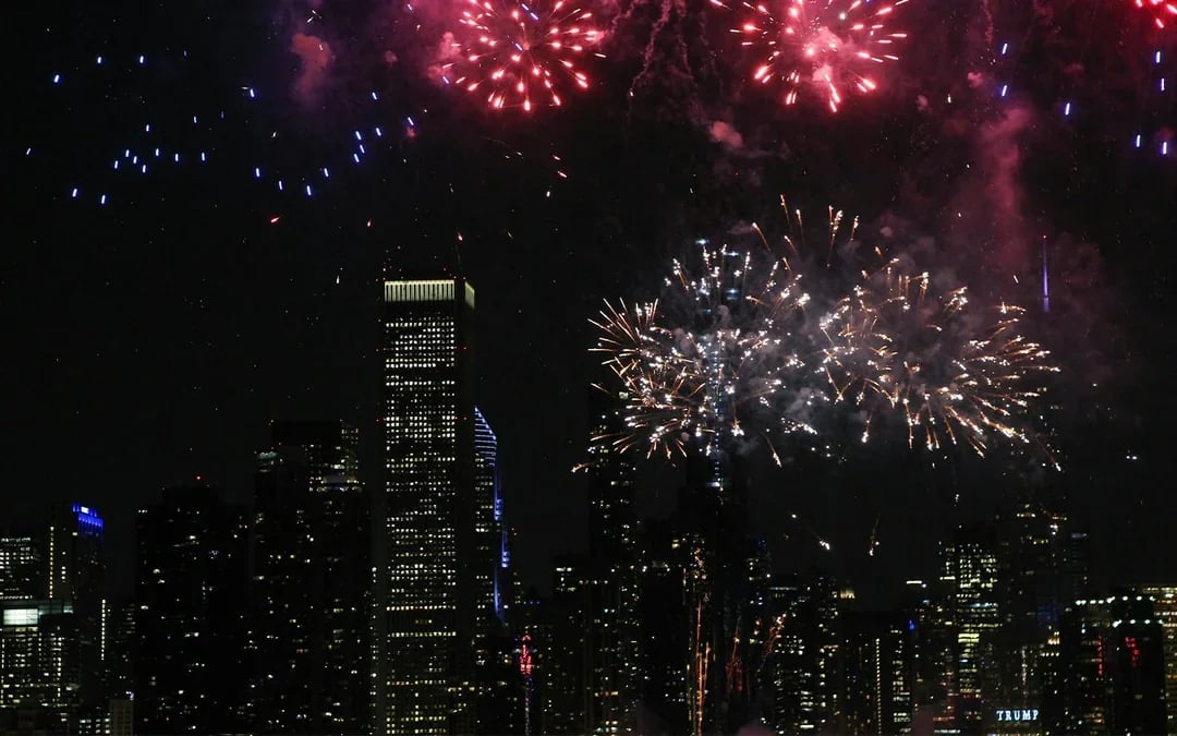 Chicago Fireworks Dinner Cruises Image 8