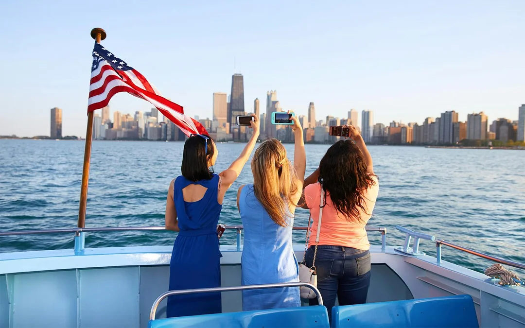 Chicago River & Lake Sightseeing Cruise by First Lady Image 8