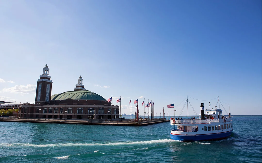 Chicago Skyline Lake Tour Image 1