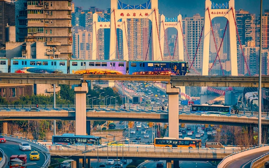 Chongqing City Highlights Guided Tour in English: Liziba Station and Ciqikou Image 2