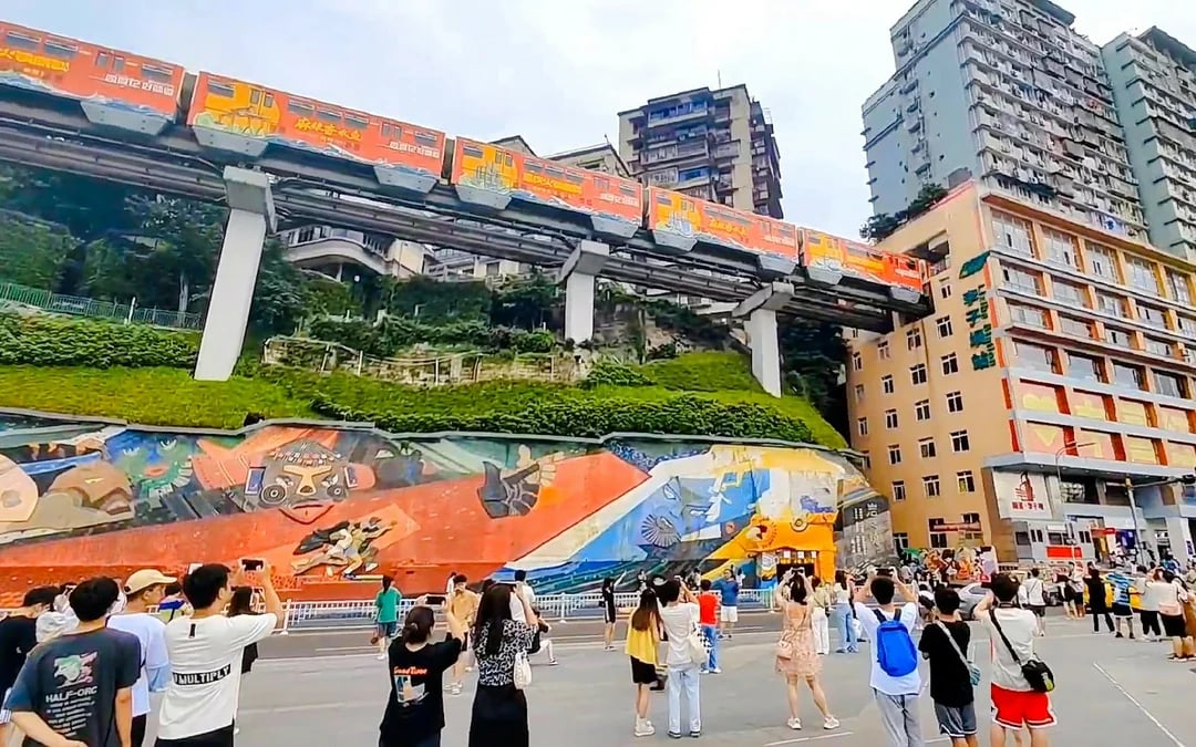 Chongqing City Highlights Guided Tour in English: Liziba Station and Ciqikou Image 5