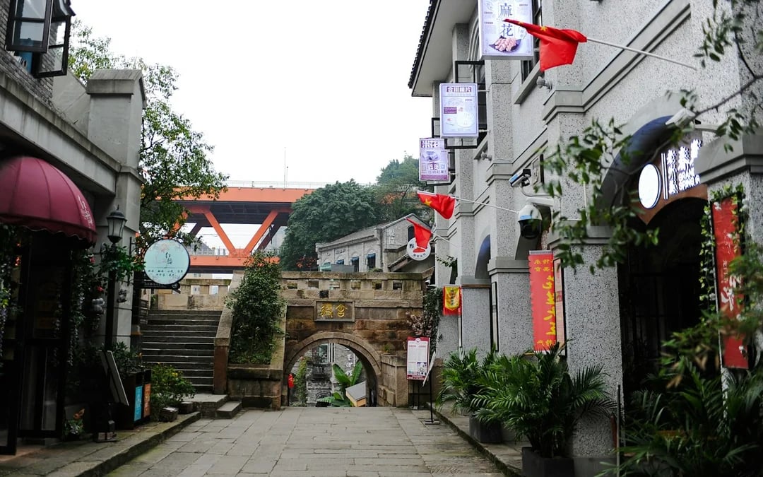 Chongqing City Highlights Guided Tour in English: Liziba Station and Ciqikou Image 6