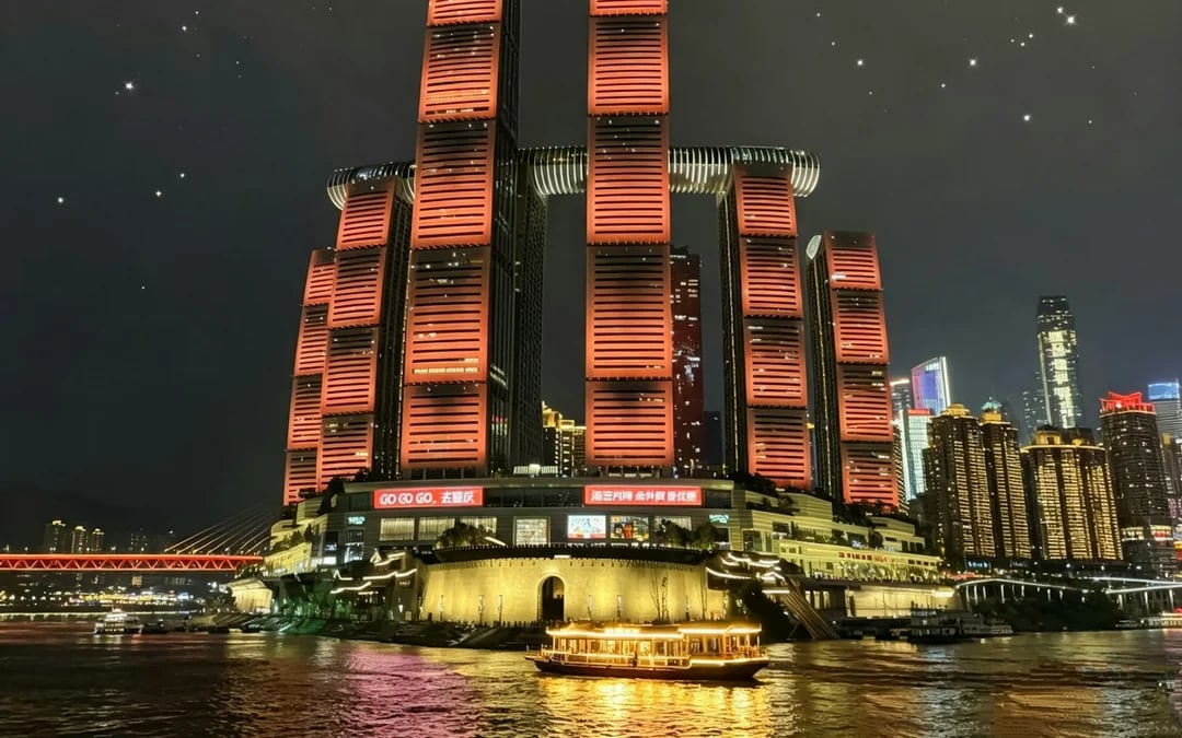 Chongqing Two-River Night Cruise with Door-to-Door Pick-up, Xiahaoli Old Street and Scenic Drive Image 9