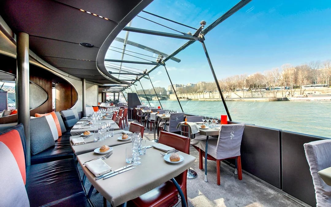 Christmas & New Year’s Eve Lunch or Dinner Cruise on the Seine River Image 5