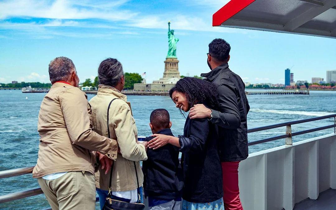Circle Line: 90-min NYC Landmarks Cruise Image 2