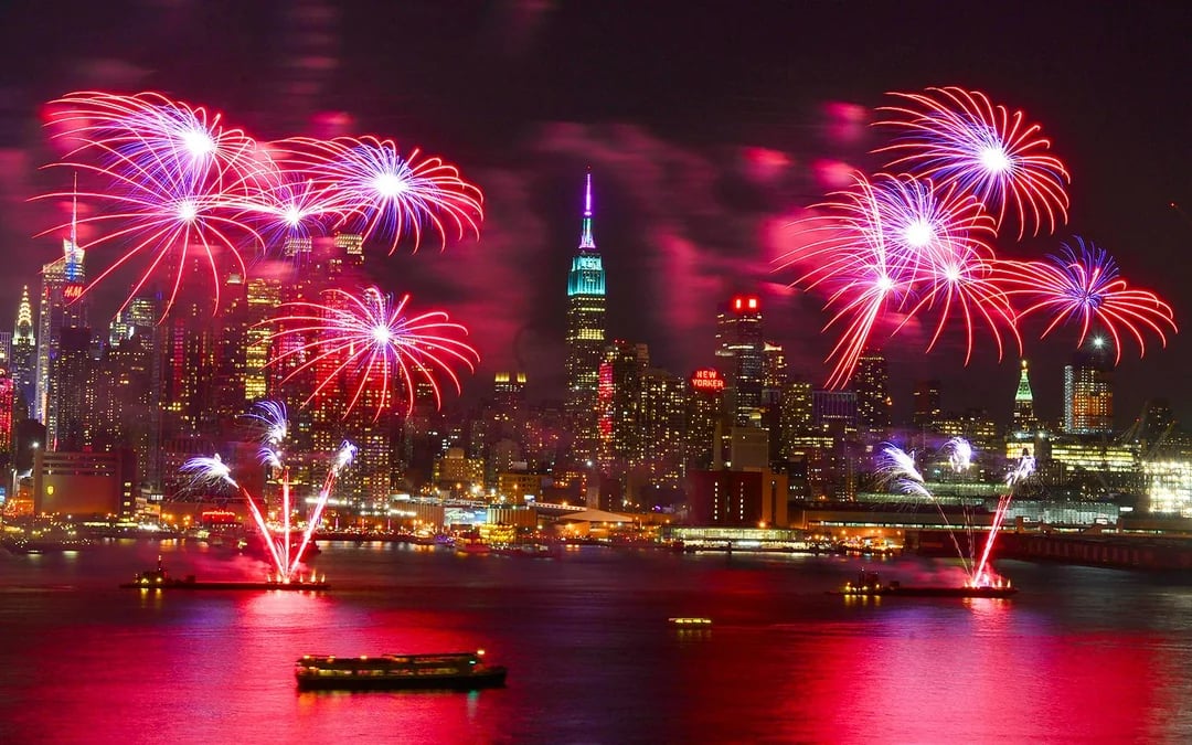 Circle Line: New Year’s Eve Cruise in NYC Image 3