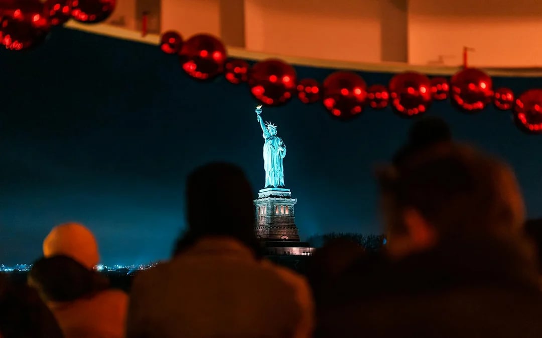 Circle Line: New Year’s Eve Cruise in NYC Image 7