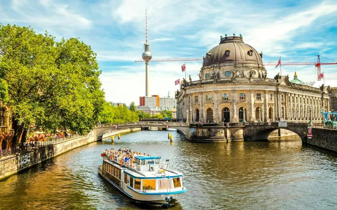 City Circle: Berlin Hop-On Hop-Off Bus Tour with Optional Boat Tour Image 6