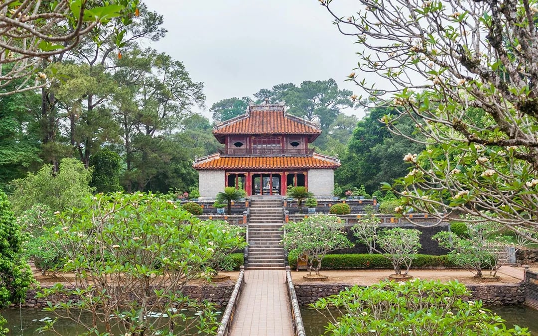 City Sightseeing: Hue Hop-on Hop-off Bus Tour Image 8