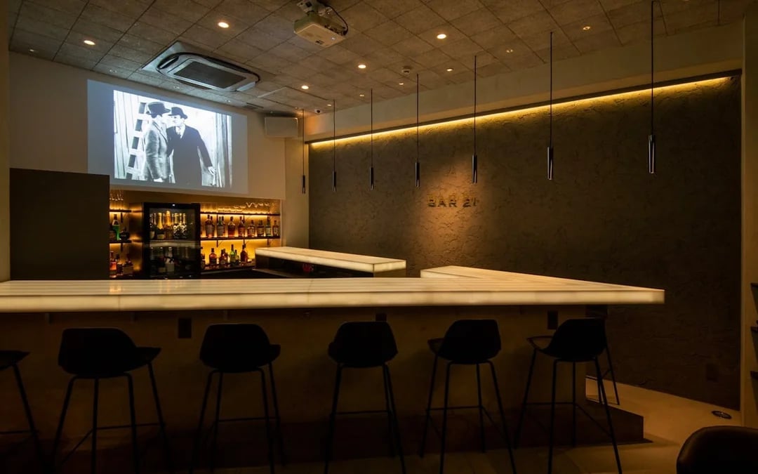 Close-Up Magic Show and Signature Cocktails Experience at BAR21 Tokyo Tickets Image 8