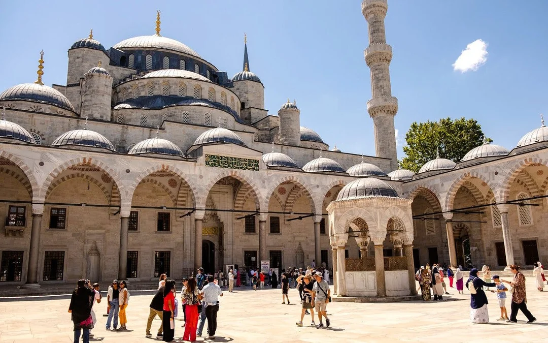 Combo: Basilica Cistern + Hagia Sophia + Blue Mosque Skip-the-Line Tickets with Optional Guided Tour Image 4