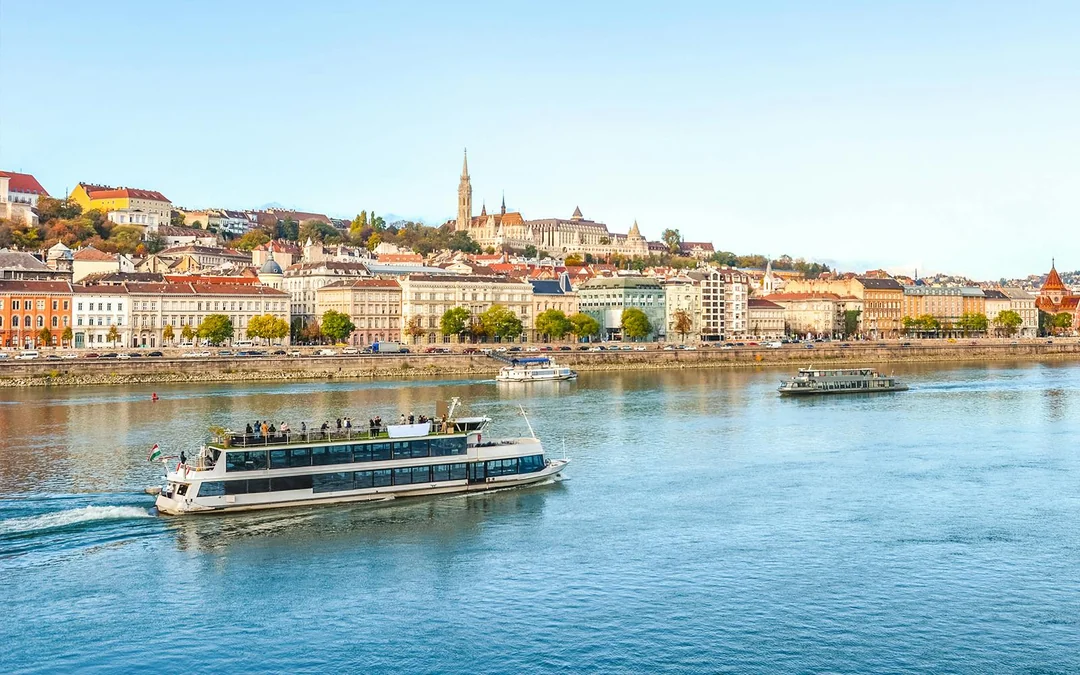 Combo: Budapest Hop-On Hop-Off Bus Tour + Danube River Cruise Image 5
