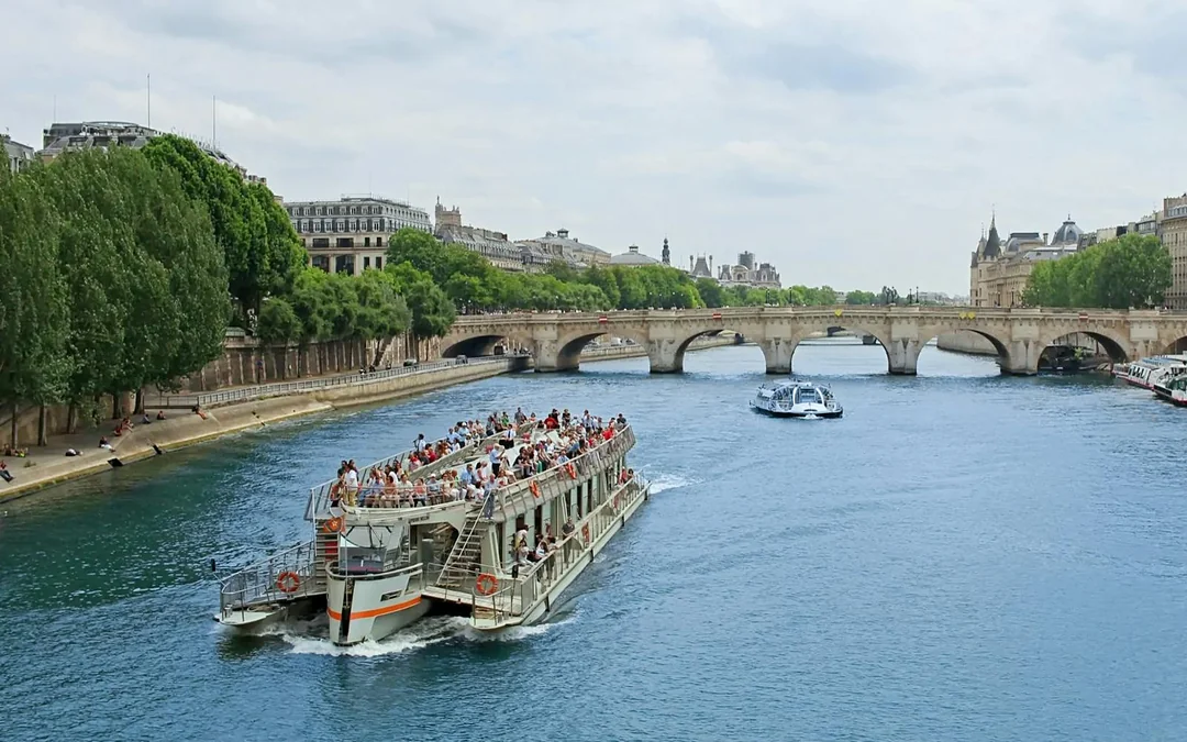 Combo: Catacombs Tickets + Seine River Cruise Image 12