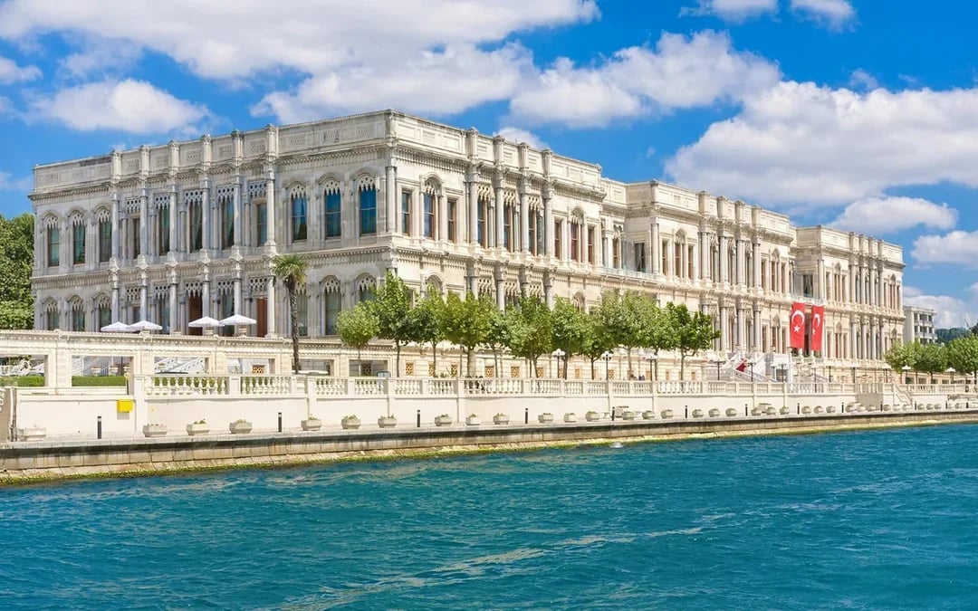 Combo: Dolmabahçe Palace & Harem Skip-the-Line Tickets with Audio Guide + Bosphorus Cruise Image 8