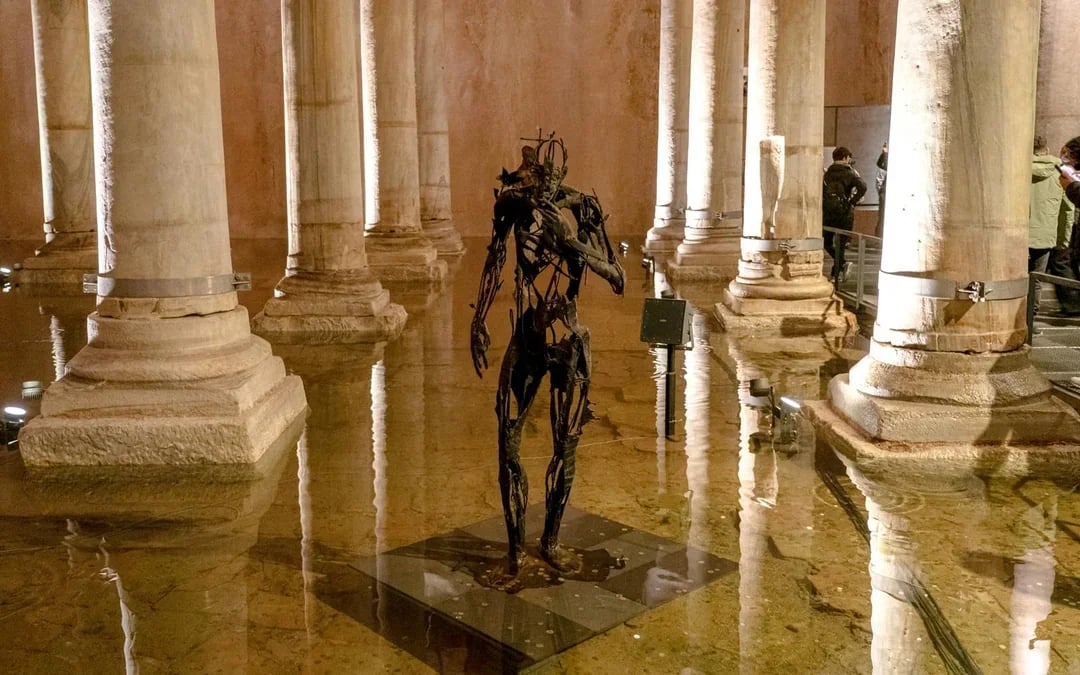 Combo: Dolmabahçe Palace + Basilica Cistern Skip-the-Line Tickets with Audio Guide Image 8