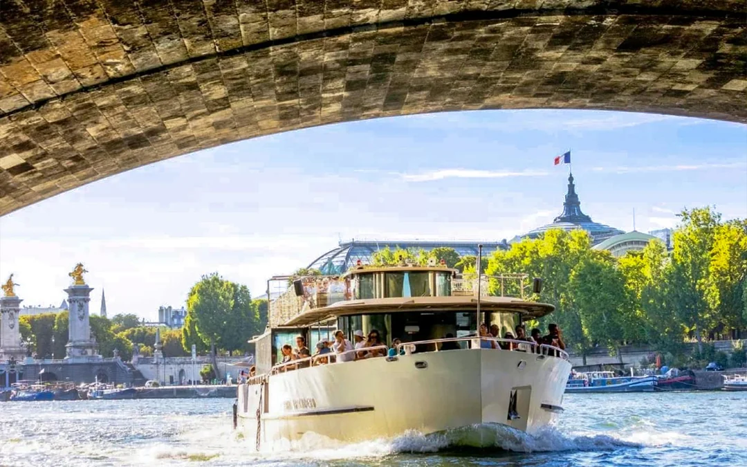 Combo: Eiffel Tower Guided Tour by Elevator with Seine River Cruise Image 11