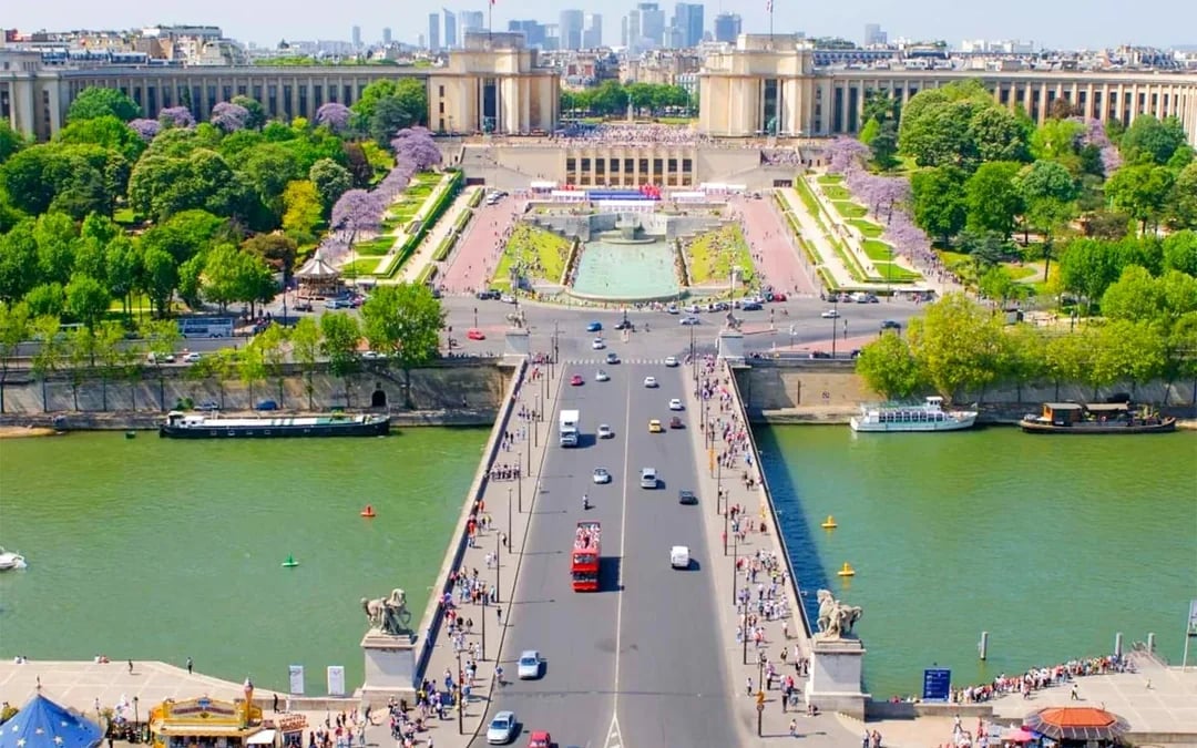 Combo: Eiffel Tower Guided Tour by Elevator with Seine River Cruise Image 10