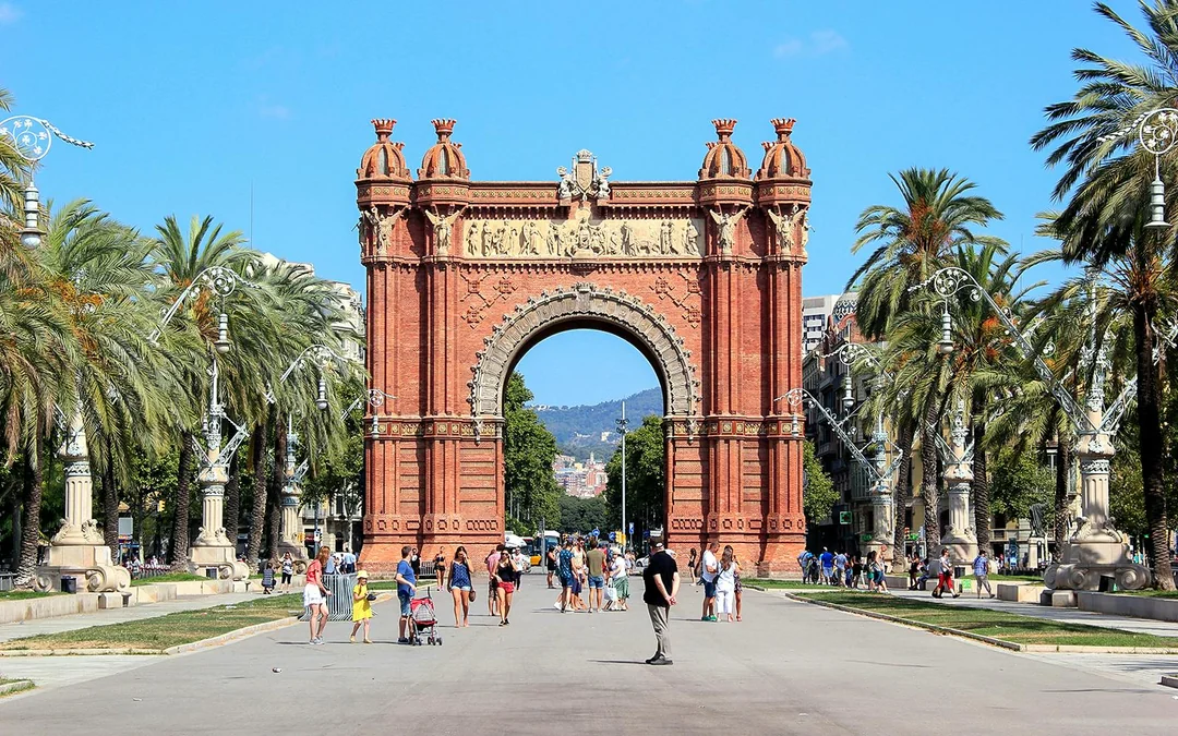 Combo: El Born & Picasso Museum Guided Tour + Moco Museum Barcelona Tickets with Audio Guide Image 2