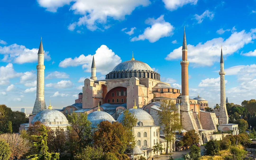 Combo Guided Tours with Entry Tickets: Hagia Sophia + Topkapi Palace or Basilica Cistern Image 1