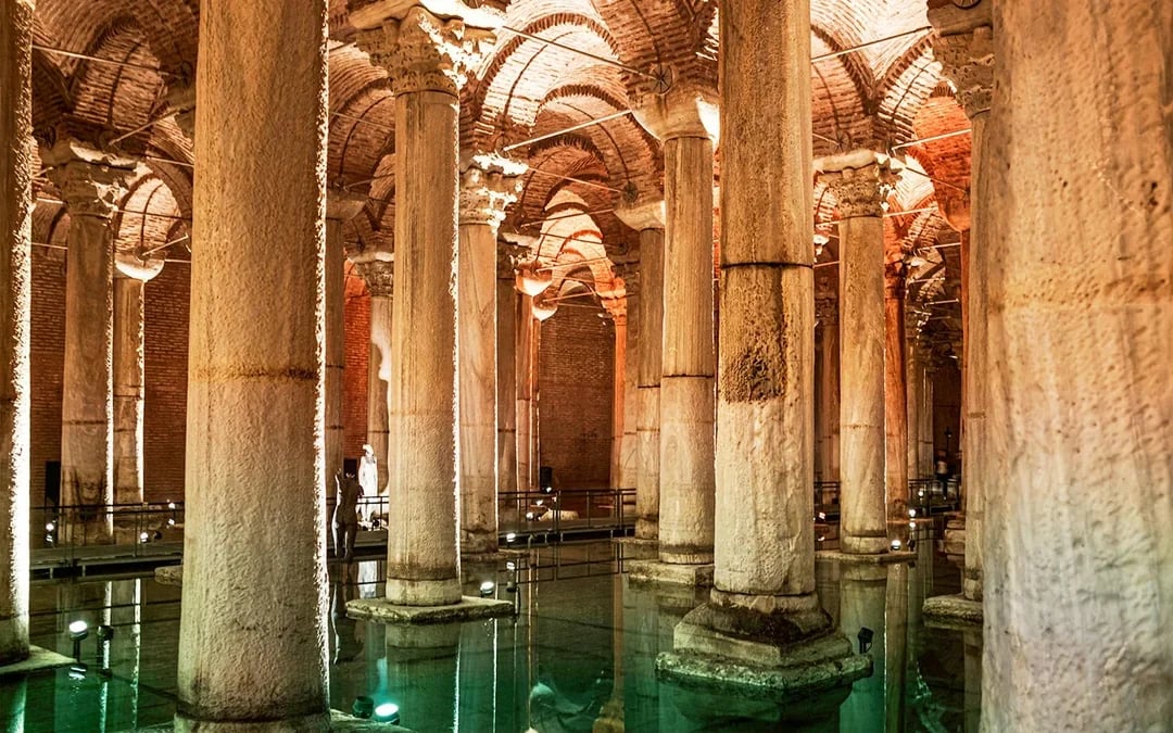 Combo Guided Tours with Entry Tickets: Hagia Sophia + Topkapi Palace or Basilica Cistern Image 12