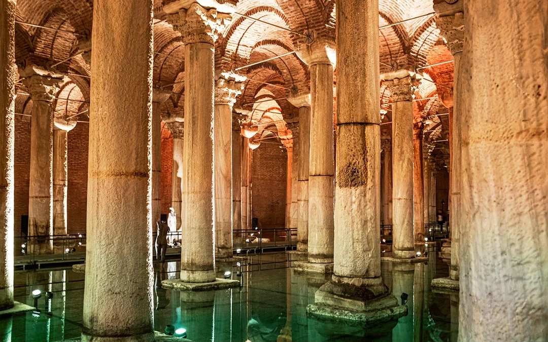 Combo Guided Tours with Entry Tickets: Hagia Sophia + Topkapi Palace or Basilica Cistern Image 12