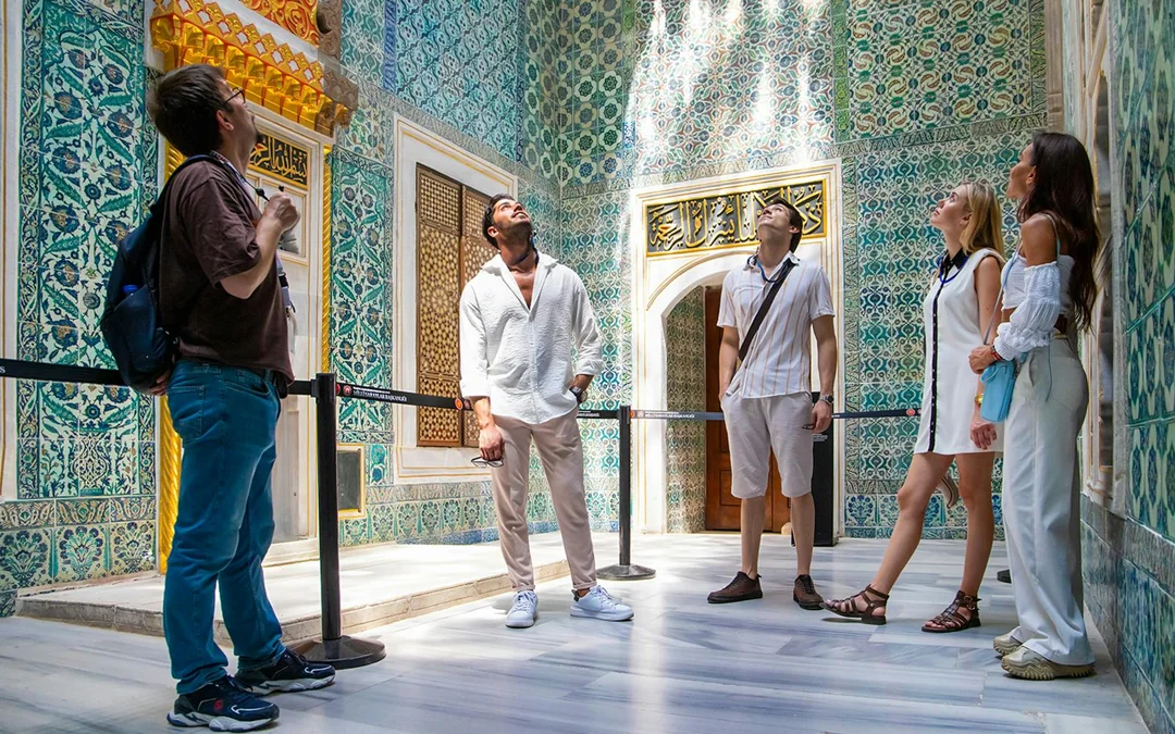 Combo Guided Tours with Entry Tickets: Hagia Sophia + Topkapi Palace or Basilica Cistern Image 4