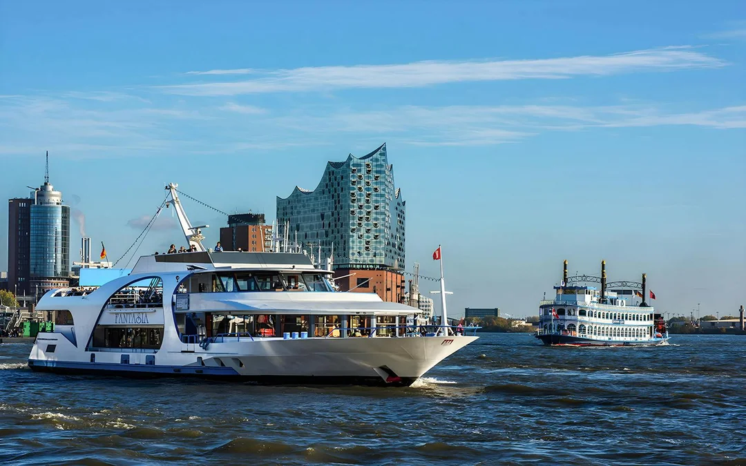 Combo: Hamburg Harbor Cruise + Elbphilharmonie German Guided Tour Tickets Image 2