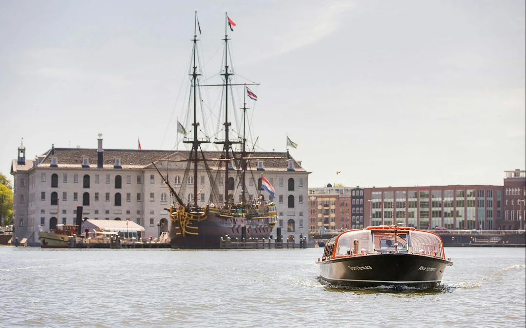 Combo: Heineken Experience Tickets with 2 Drinks & 1-Hour Amsterdam Canal Cruise Image 11