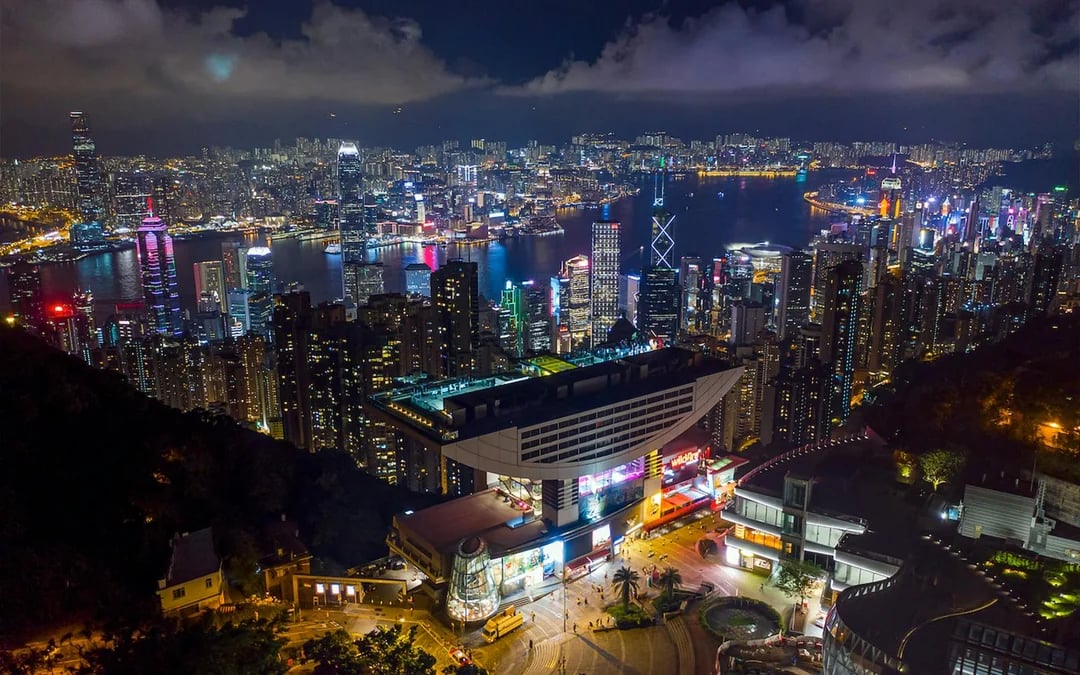 Combo: Hong Kong Peak Tram Evening Tickets + Dinner + Lightshow Image 5