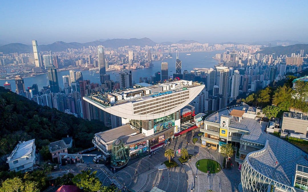 Combo: Hong Kong Peak Tram Evening Tickets + Dinner + Lightshow Image 7