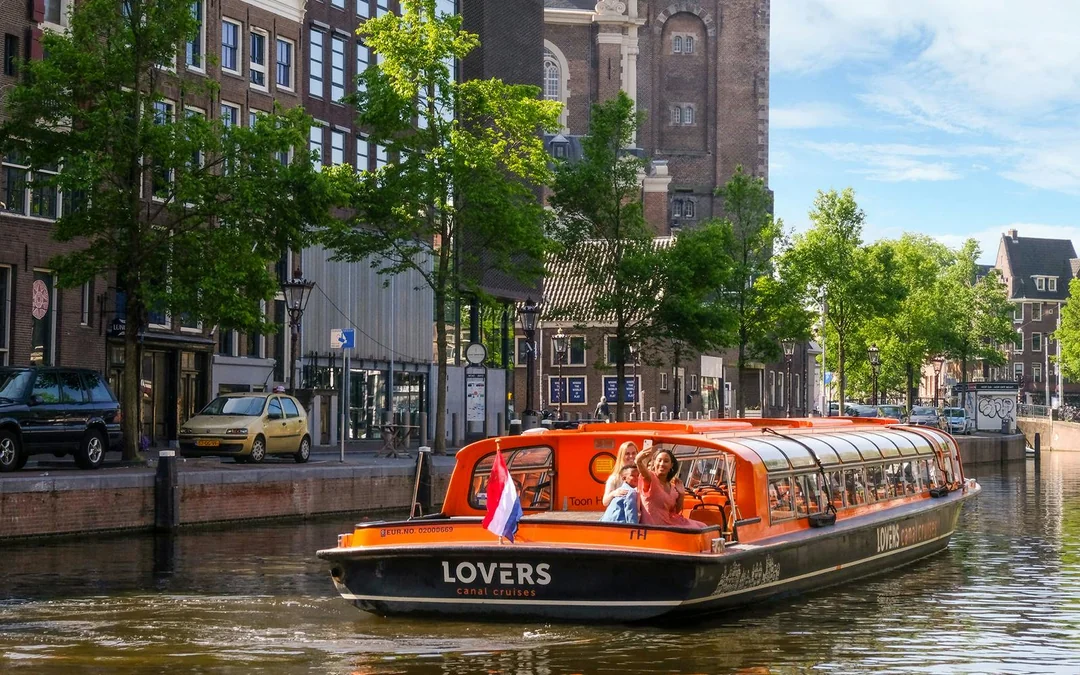 Combo: Icebar Amsterdam + 1-Hour Canal Cruise Tickets Image 4