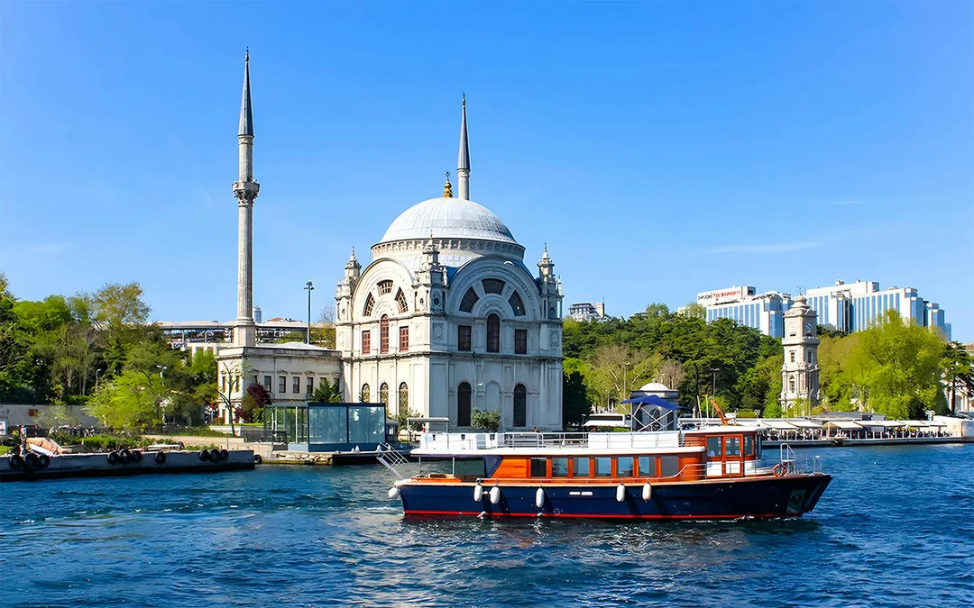 Combo: Istanbul Bosphorus Cruise + Topkapi Palace Tickets Image 3