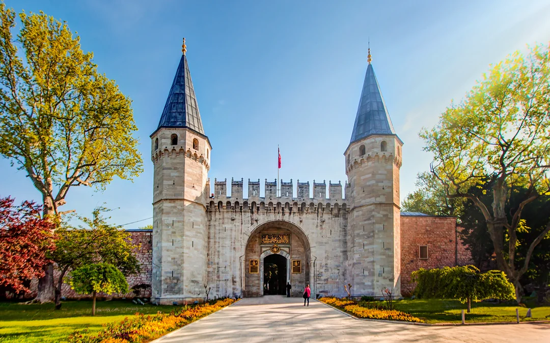 Combo: Istanbul Bosphorus Cruise + Topkapi Palace Tickets Image 4