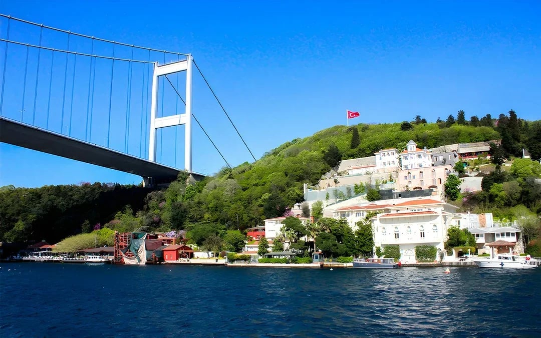 Combo: Istanbul Bosphorus Cruise + Topkapi Palace Tickets Image 6