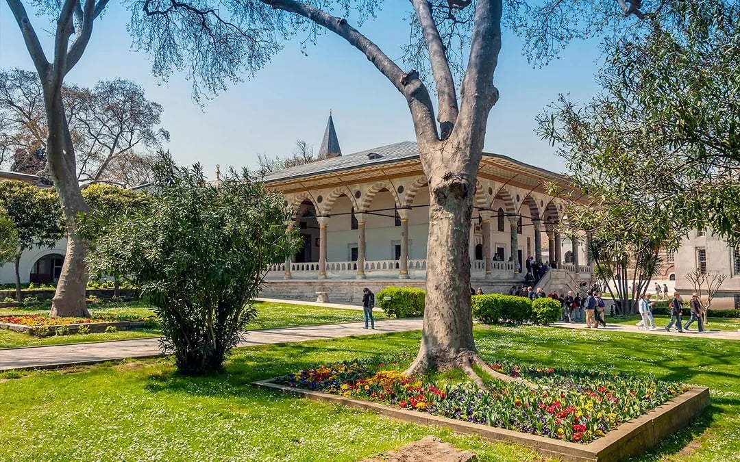 Combo: Istanbul Bosphorus Cruise + Topkapi Palace Tickets Image 9